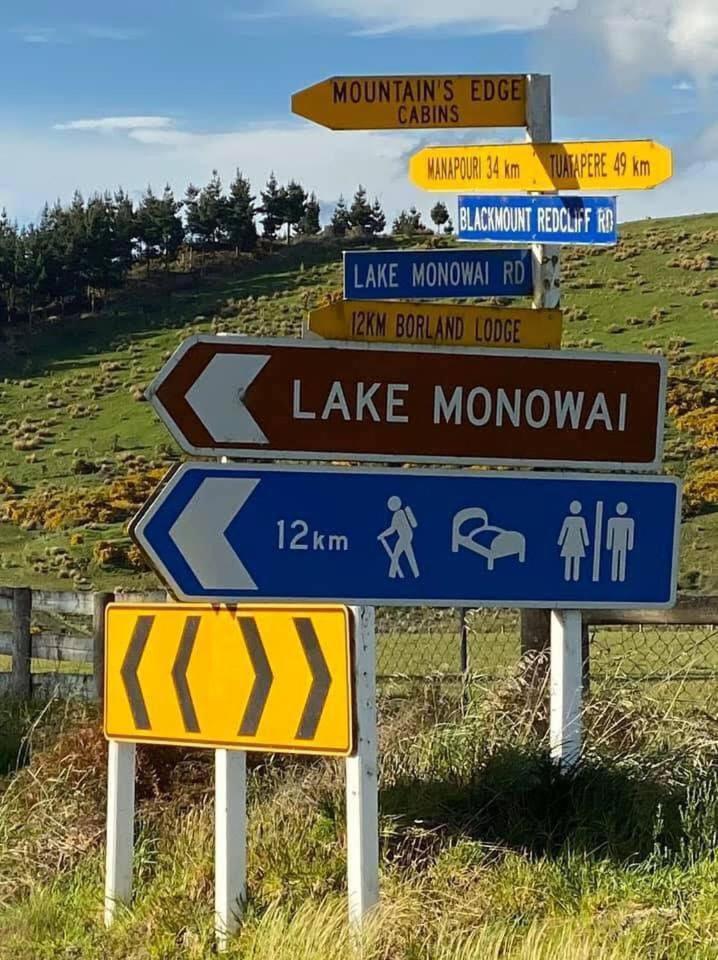 Mountains Edge Cabins Monowai エクステリア 写真